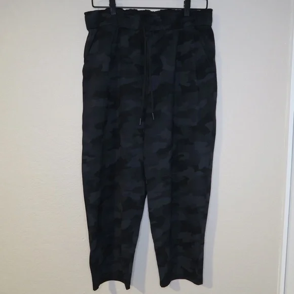 Lululemon Stretch High Rise Crop‎ Pants Heritage 365 Camouflage Deep Coal Black - Picture 2 of 9